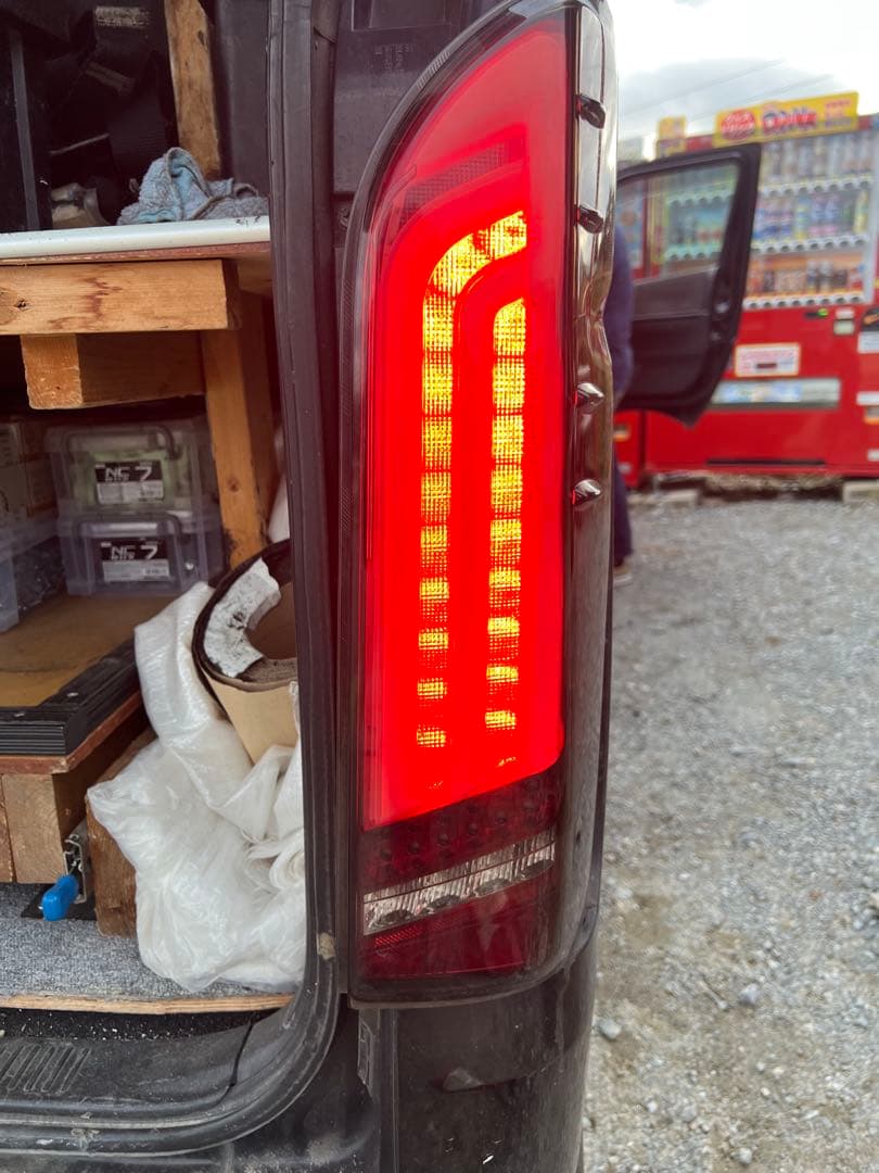 Valenti（ヴァレンティ）　ハイエース200系テールランプジャンク
