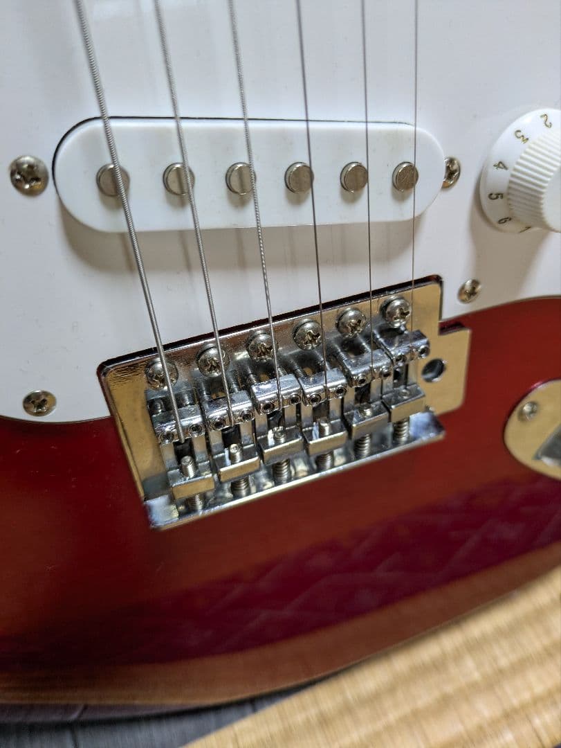 Legend エレキギター レッド　ちいかわピック