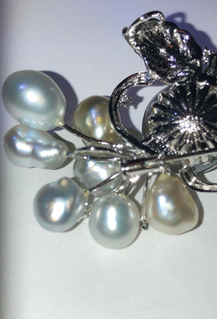 K14WGダイヤモンド 黒真珠 花モチーフ ブローチ