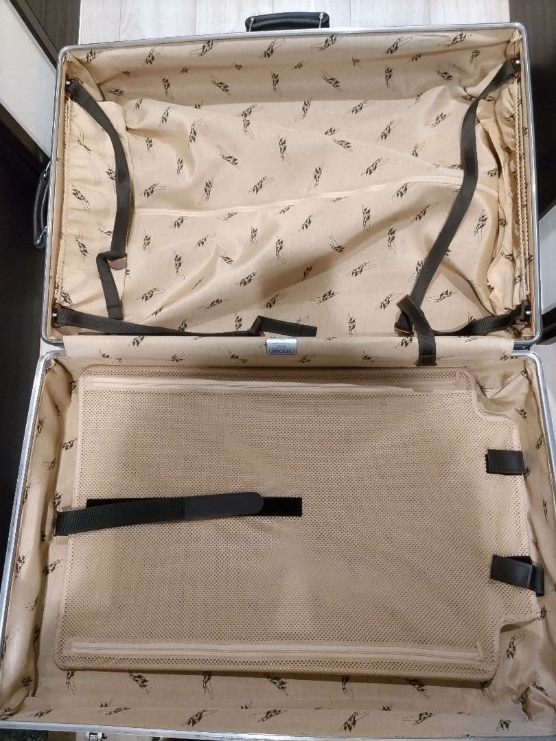 リモワ　クラシックフライト　97L　4輪