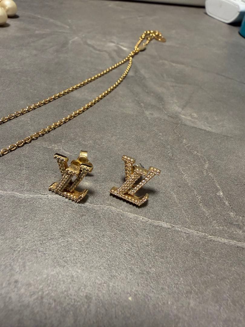 【さら】LOUIS VUITTON アイコニック ストラス ピアス