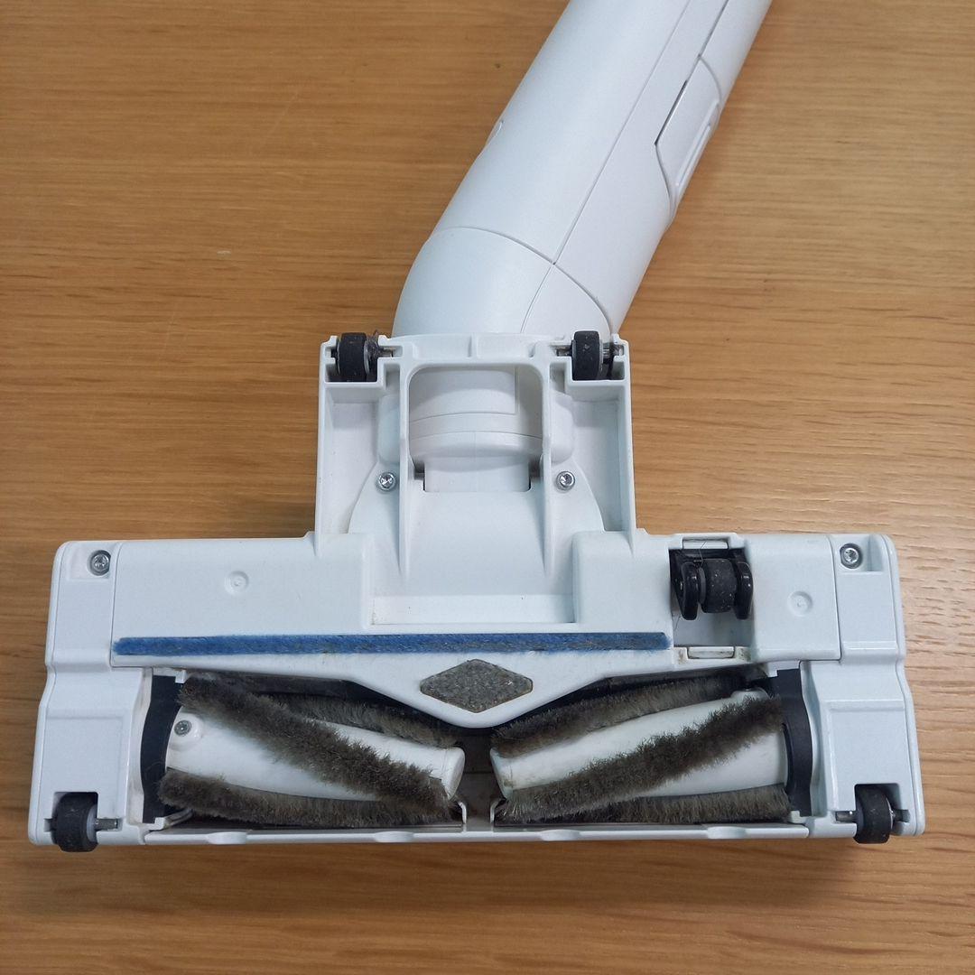 Panasonic　コードレス掃除機　2023年製　MC-NS100K