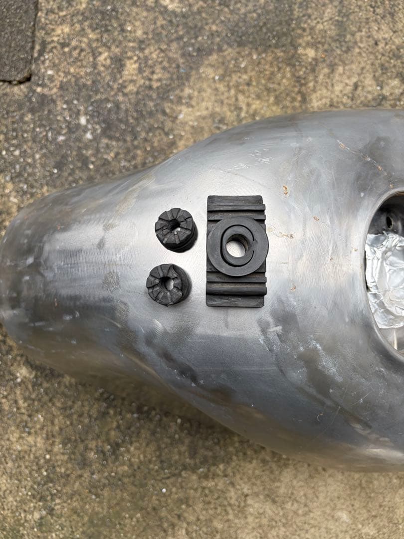 HONDA CBR250R MC19ハリケーン 純正タンク塗装用 錆び取り済み