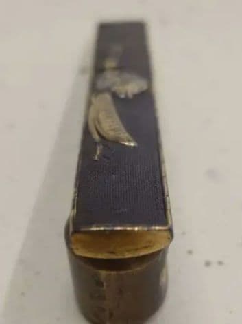 小柄袋、赤銅地に太刀と采配図