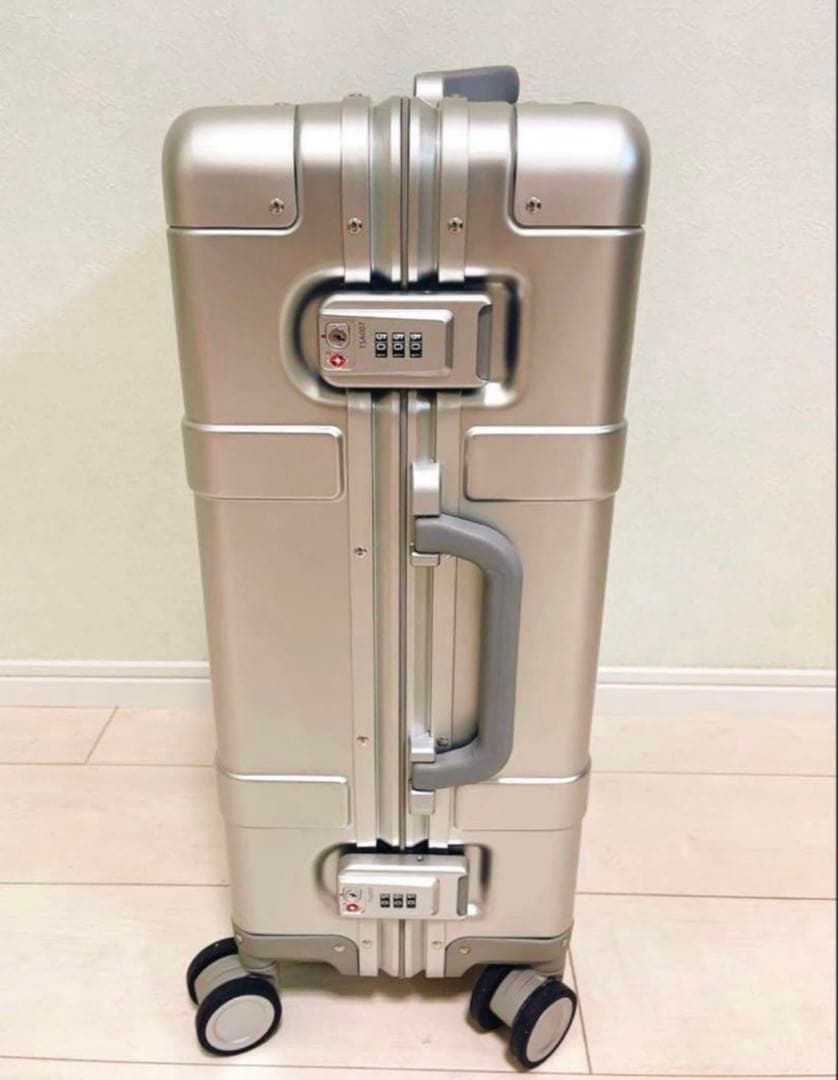 完全新品未使用品 LDUVIN シルバー キャリーケース ラドゥービン