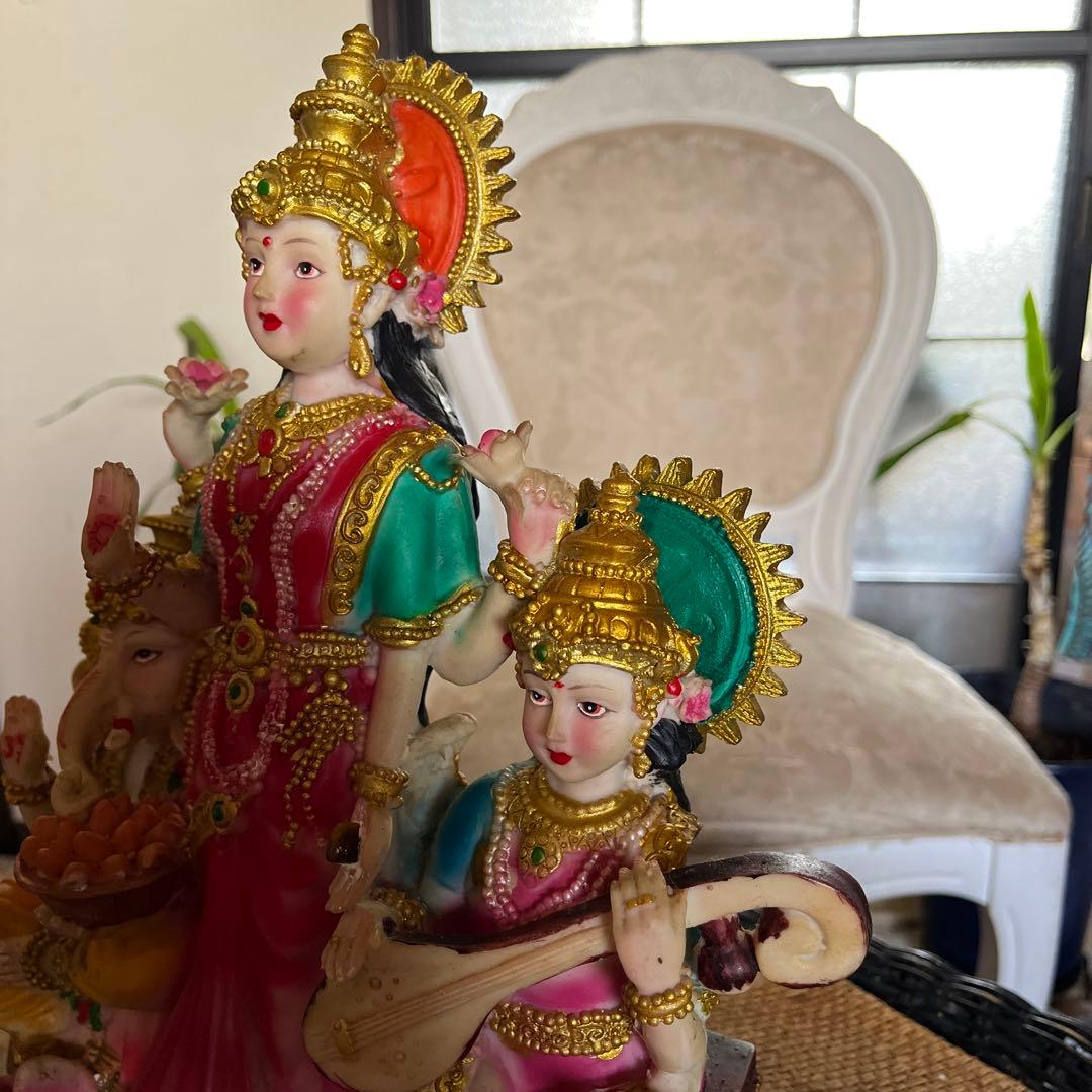 ラクシュミー女神様　置物　ガネーシャ　サラスワティ　幸運　豊穣　美を司どります。
