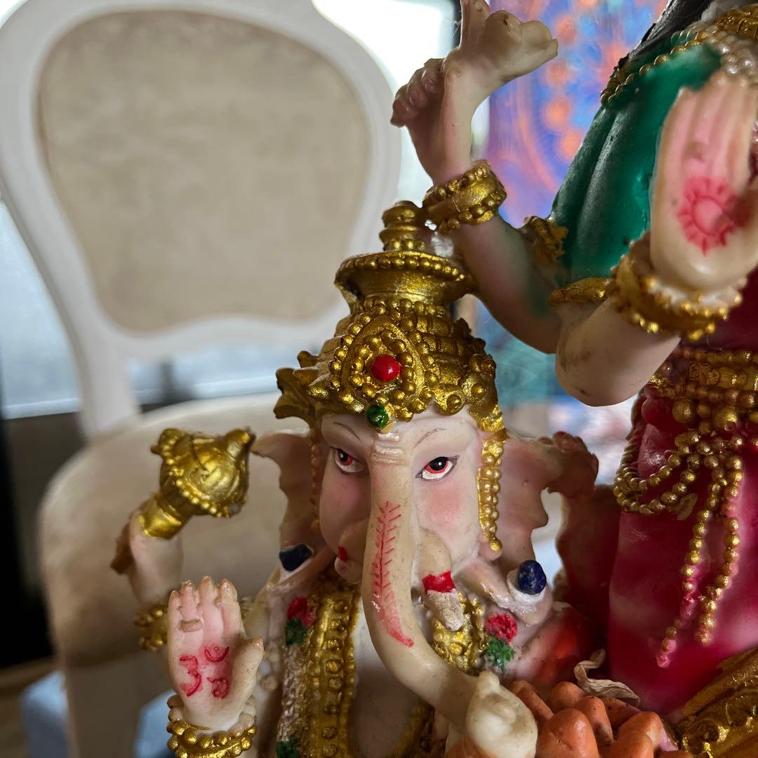 ラクシュミー女神様　置物　ガネーシャ　サラスワティ　幸運　豊穣　美を司どります。