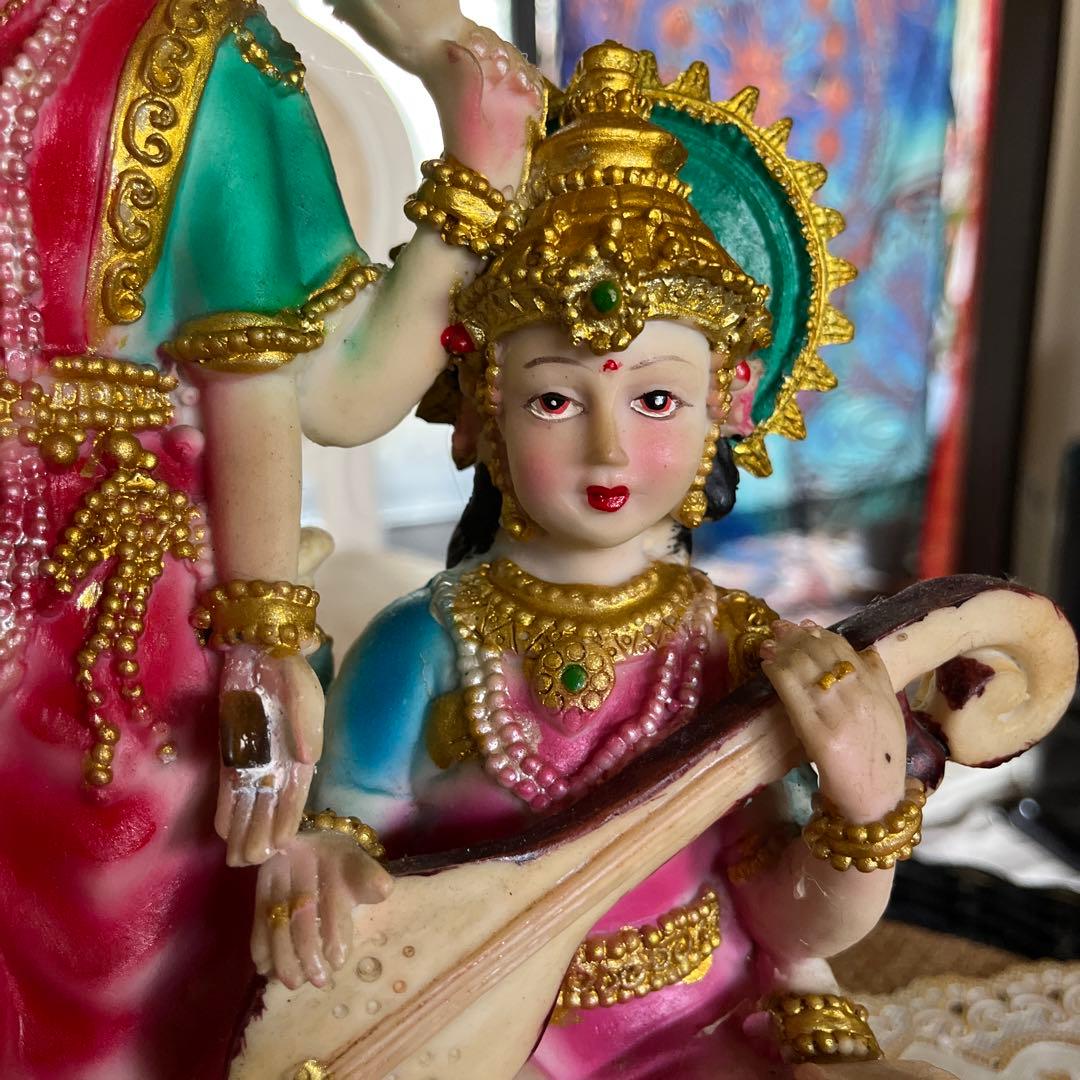 ラクシュミー女神様　置物　ガネーシャ　サラスワティ　幸運　豊穣　美を司どります。