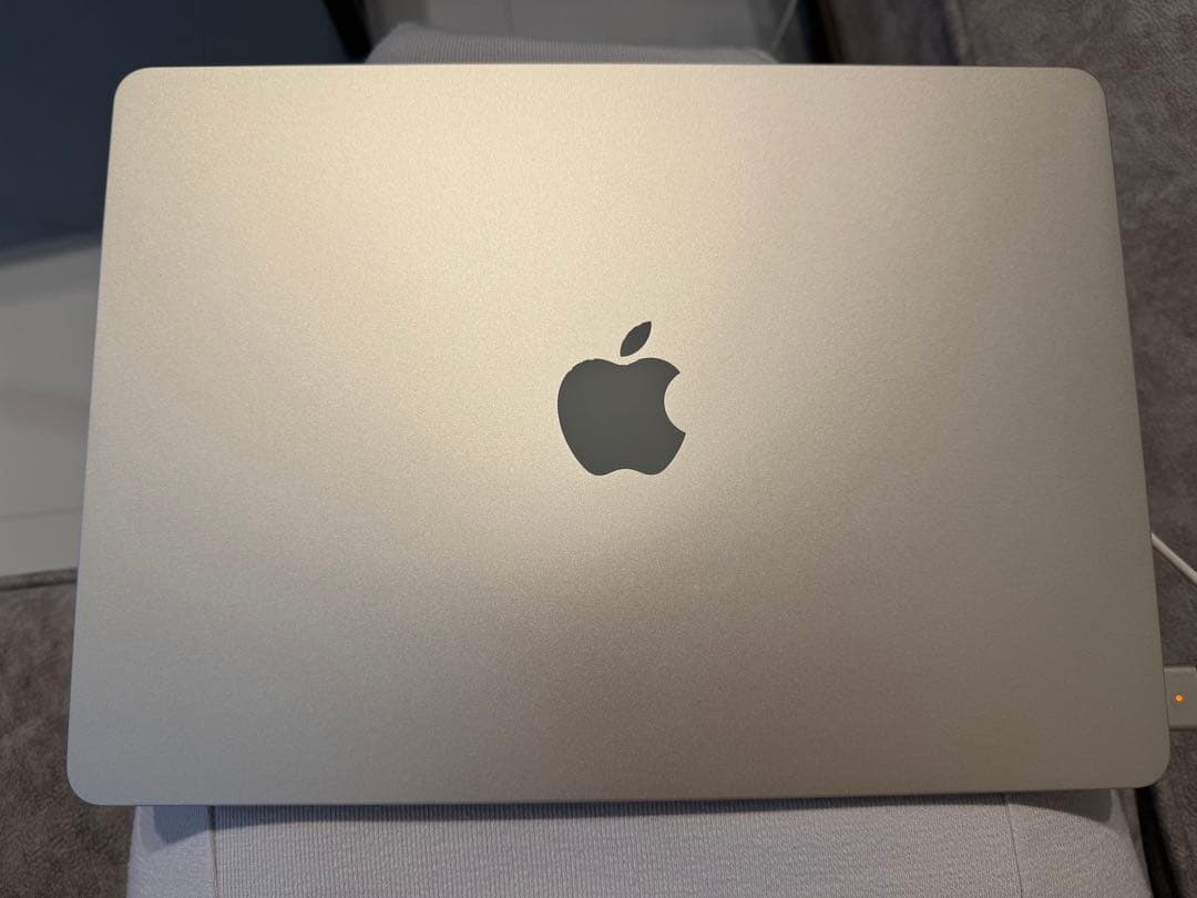 macbook air m2 13インチ　256GB スターライト