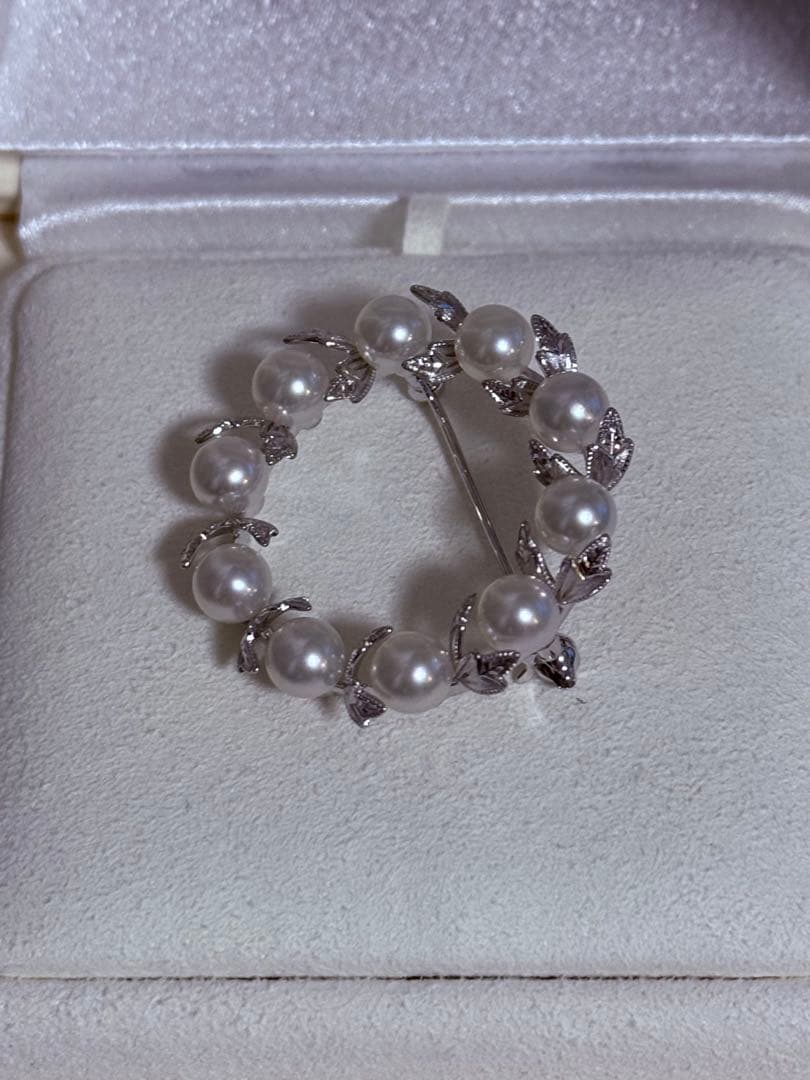 ミキモト　ブローチ　葉彫り