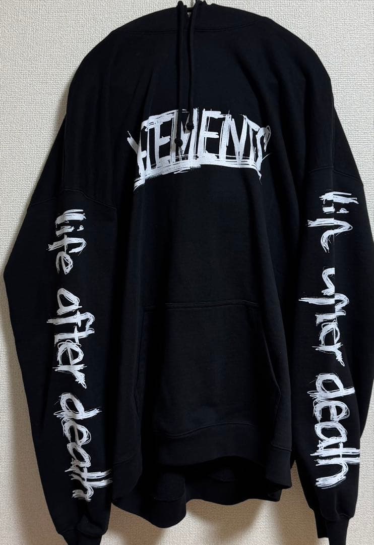 トムさん専用 VETEMENTSパーカー