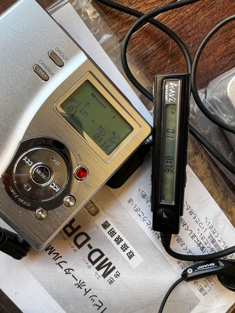 動作品 美品 SHARP ポータブルMDプレーヤー D R-77