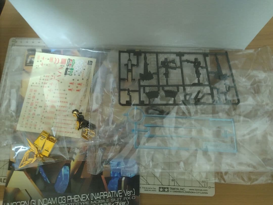 バンダイ RG ユニコーンガンダム3号機 フェネクス　部分塗装済完成品