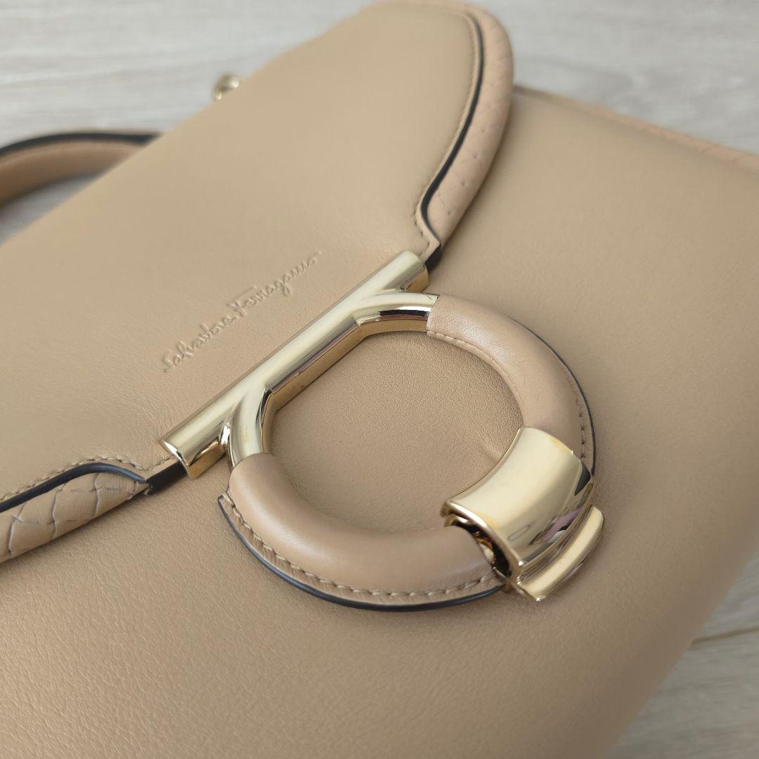 極美品【フェラガモ】マーゴット　ガンチーニ　2way　 ハンドバッグ