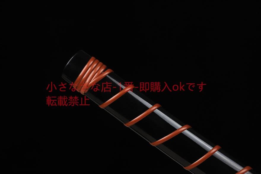 武士の刀を磨く 武具　刀装具　日本刀　模造刀 居合刀