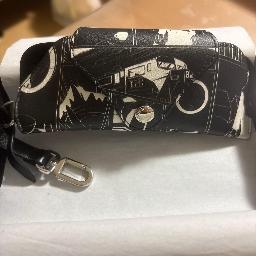 PRADA 18SS コミック柄アイウェアケース メガネケース