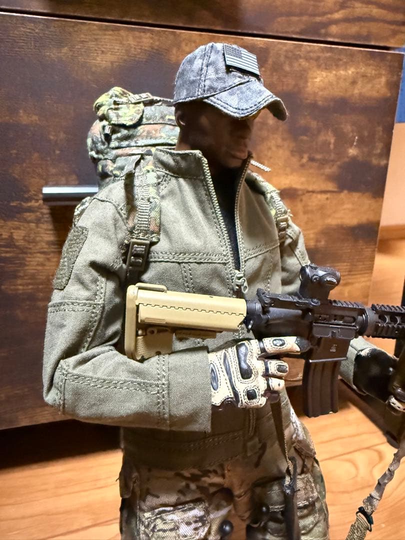 ホットトイズ 系 1/6 B-BOY ギャング ミリタリー スタンド付き