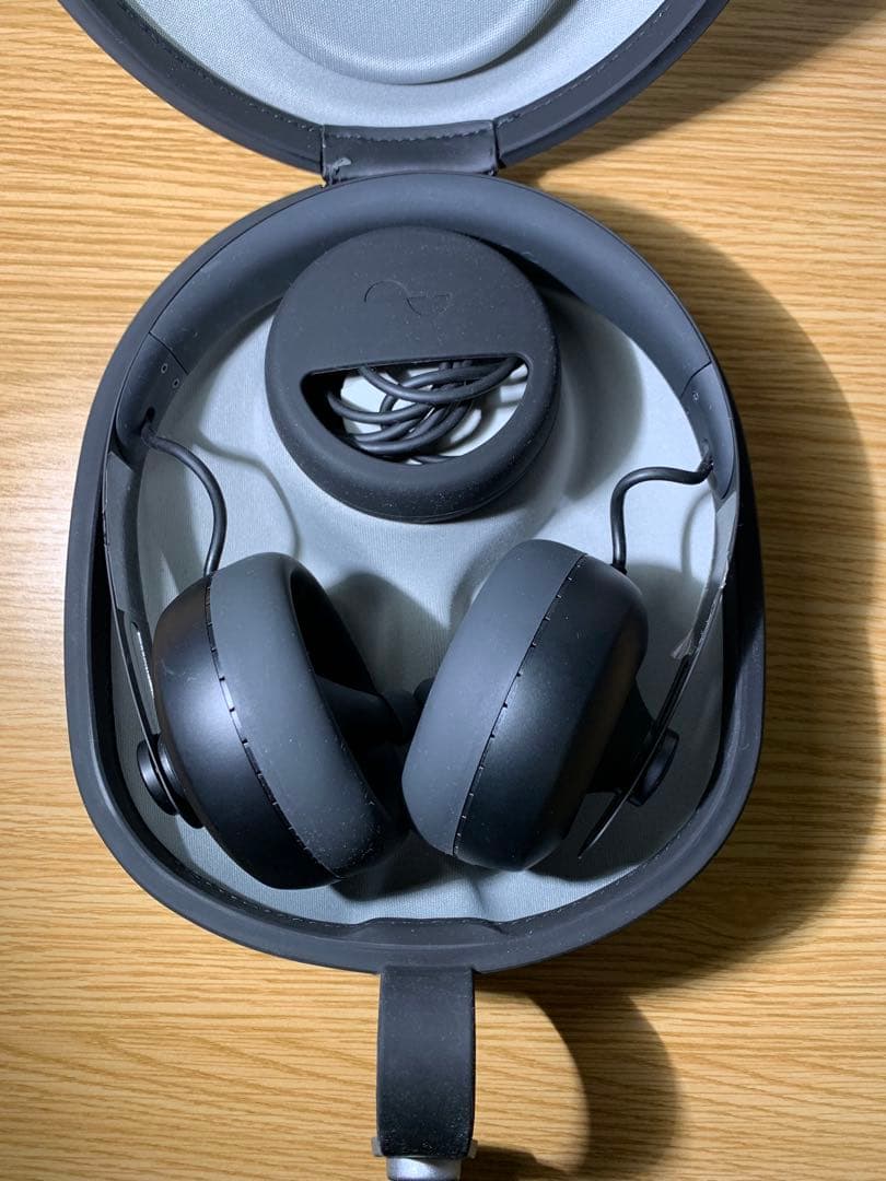 nura ワイヤレスヘッドホン 専用ケース付き