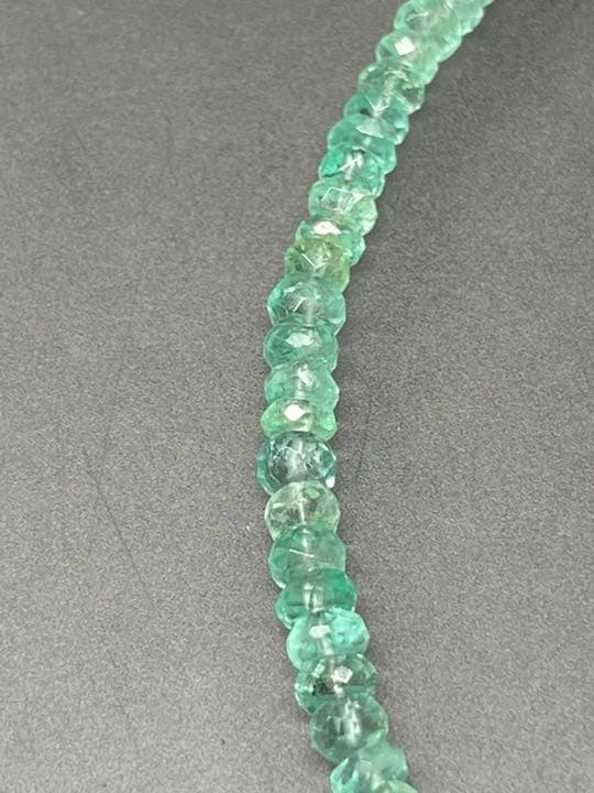 [5月誕生石][宝石質] SSSエメラルド ボタンカット