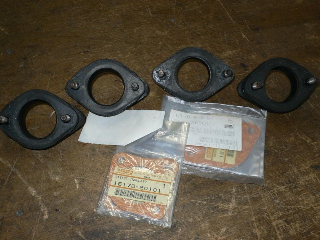 フェアレディ　U20エンジンキャブ ゴム製インシュレータ 4個セット　取り外し品