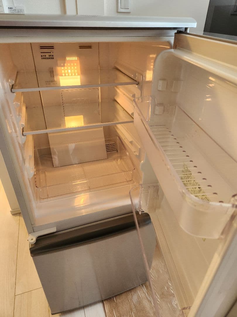 137L冷凍冷蔵庫(SHARP 冷蔵庫 SJ-14E7 シルバー 2011年製)