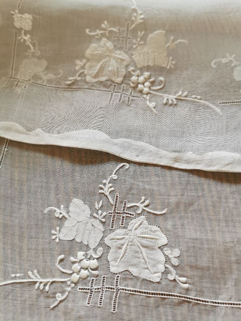 アンティークマーガブ オーガンジーレースクロス葡萄刺繍 ポルトガル マディラ至高