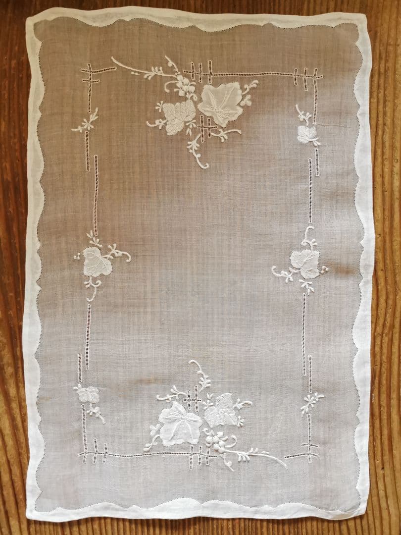 アンティークマーガブ オーガンジーレースクロス葡萄刺繍 ポルトガル マディラ至高