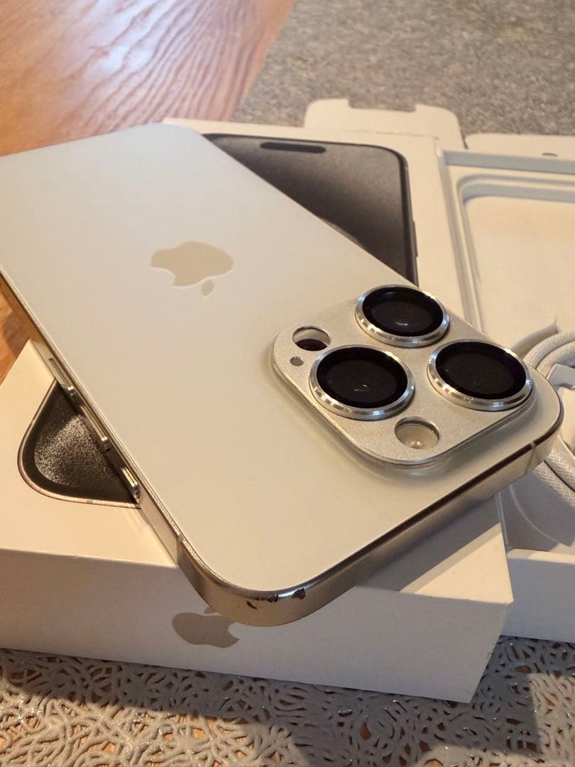 バッテリー100% iPhone 15 Pro ホワイトチタニウム　128GB