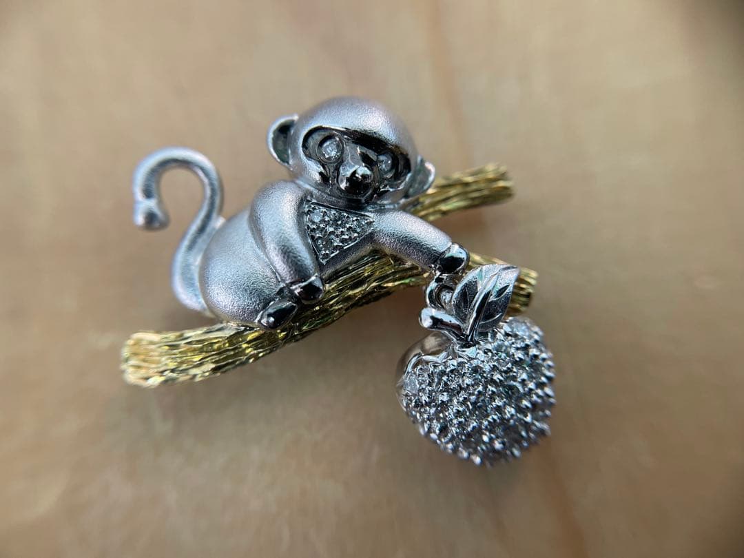 K18/K18WGお猿さんモチーフブローチ