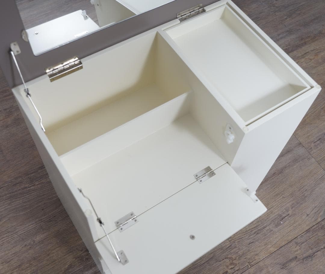 【新品】たっぷり収納 コスメワゴン　お洒落 ドレッサー　アウトレット