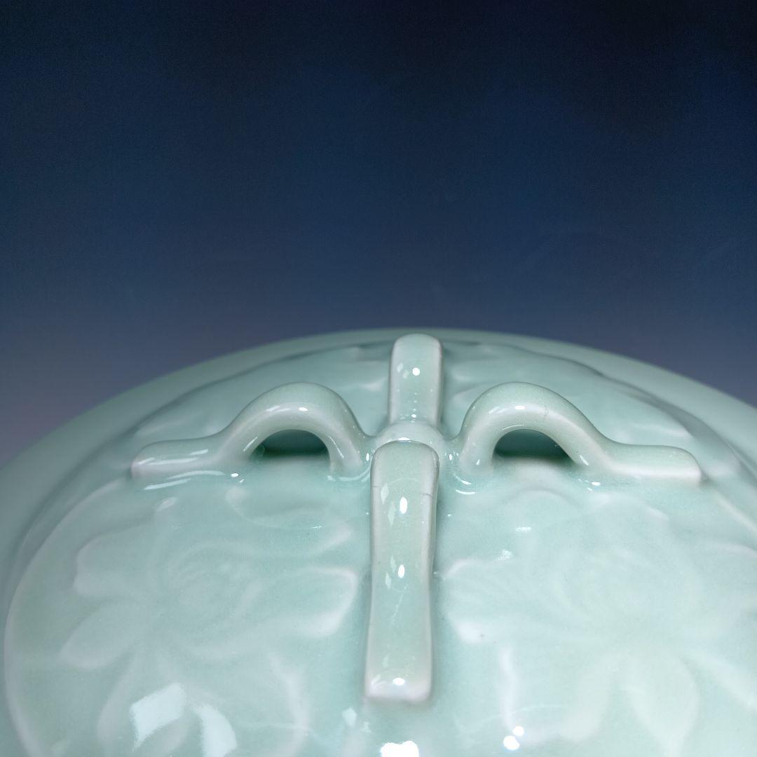 値下げ茶道具　砧青磁浮牡丹水指　(龍泉窯)　 替蓋付　美品