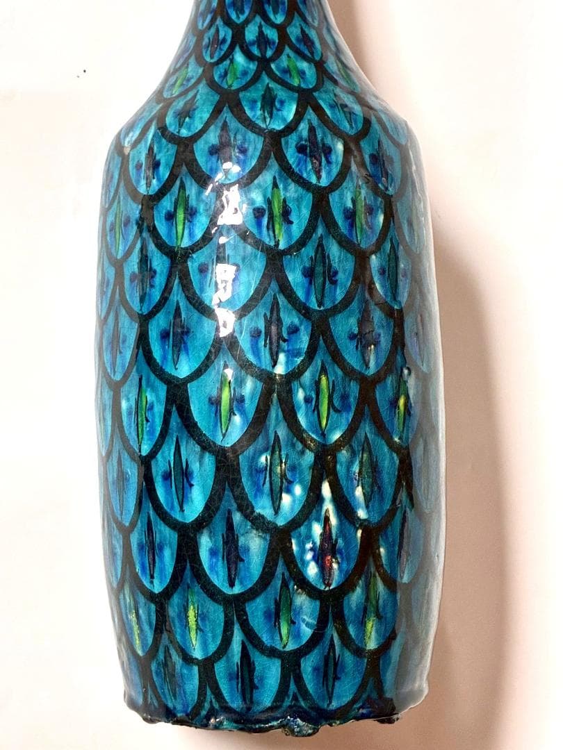 ターコイズグリーンに黒や色とりどりの細首ボトル❁幾何学的 うろこ模様（少し漏れ有