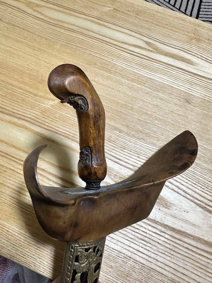 波状の刃のダガー　クリス　インドネシア