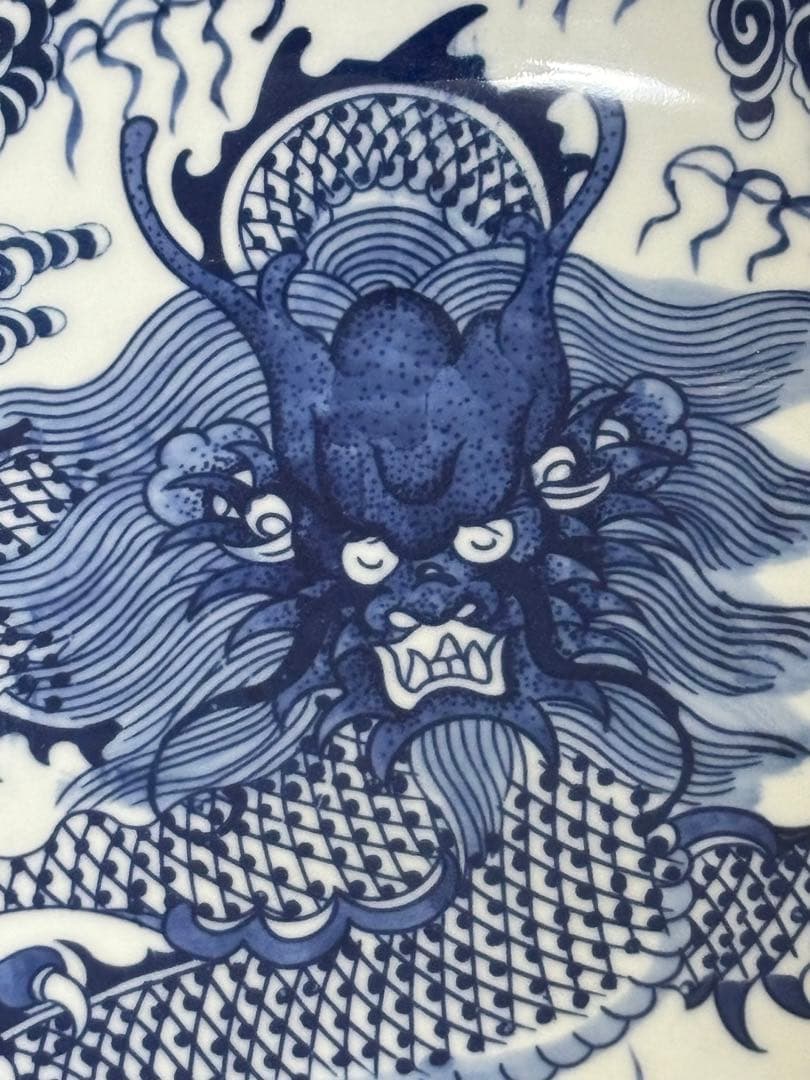 中国　青いドラゴン模様の陶器皿　大皿