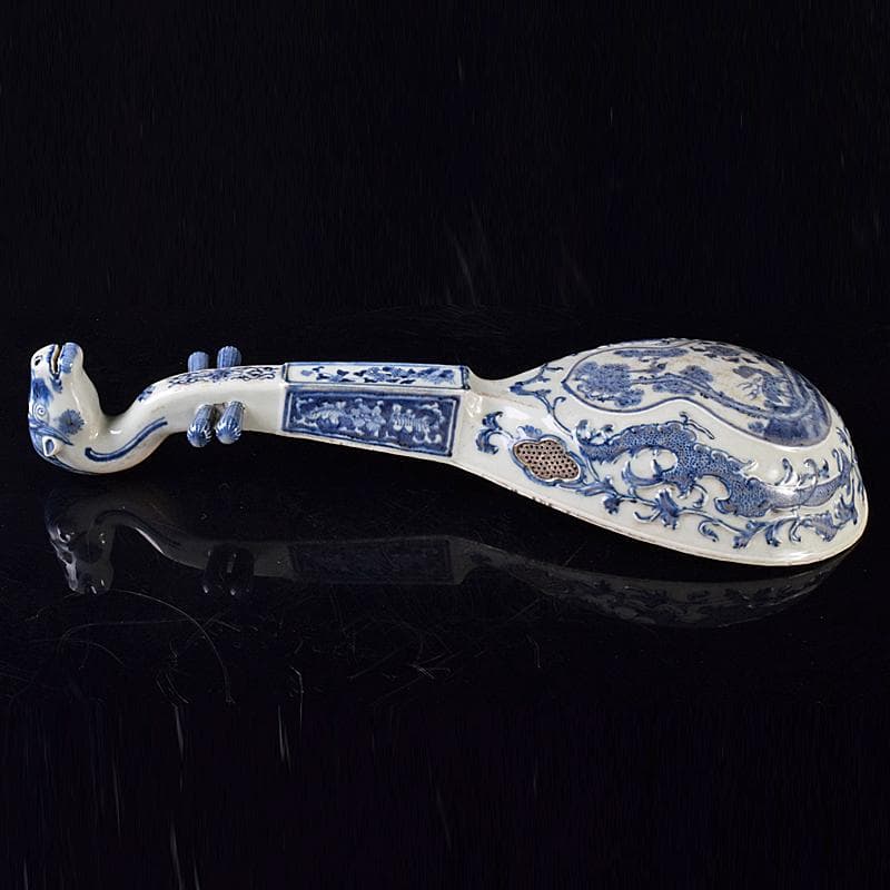 中国　青花　山水神獣文　馬頭琵琶　置物　M　R7978B