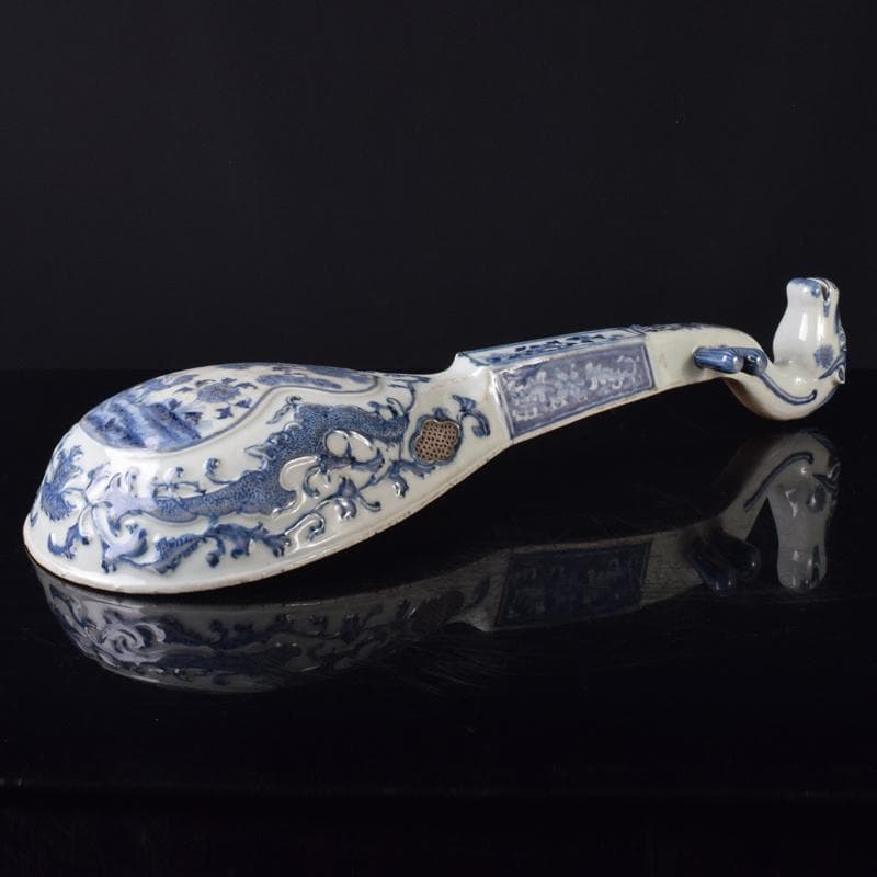 中国　青花　山水神獣文　馬頭琵琶　置物　M　R7978B