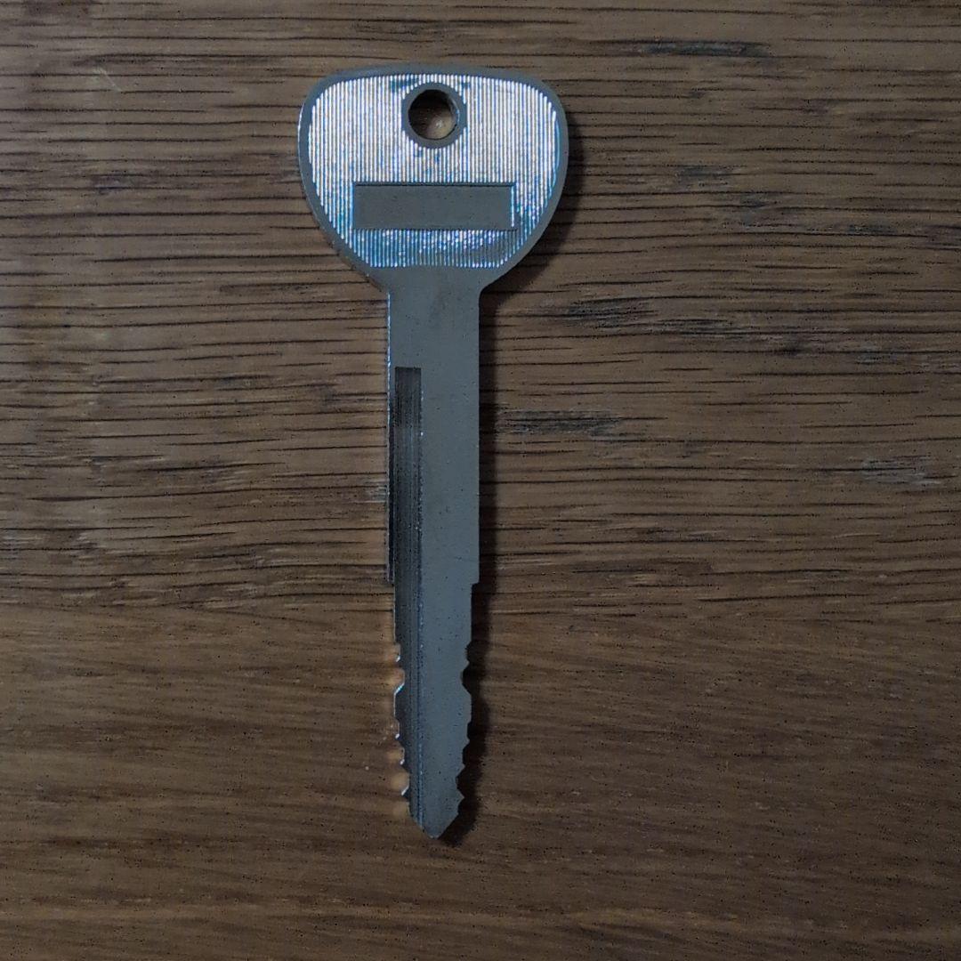 YAMAHA　トリシティ リアボックス　 取り付け金具付き