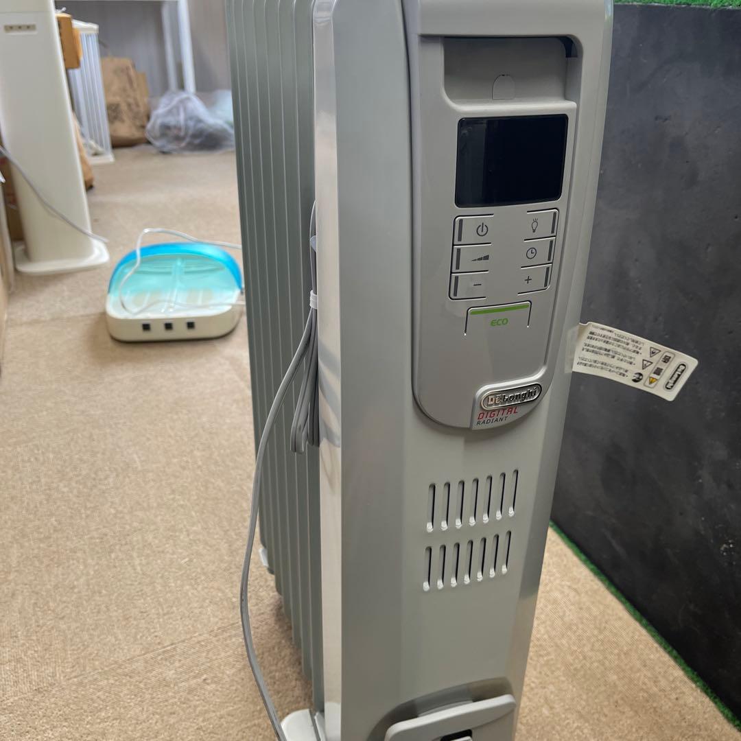 【美品】DeLonghi オイルヒーター デジタル操作パネル付　動作確認済み