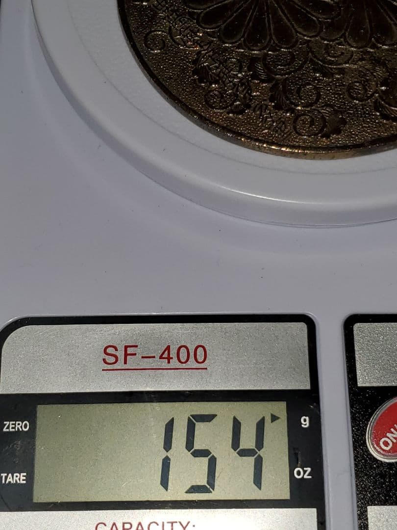 重ね十六枚菊に唐草模様 祝い銅鏡ロマンを大切に