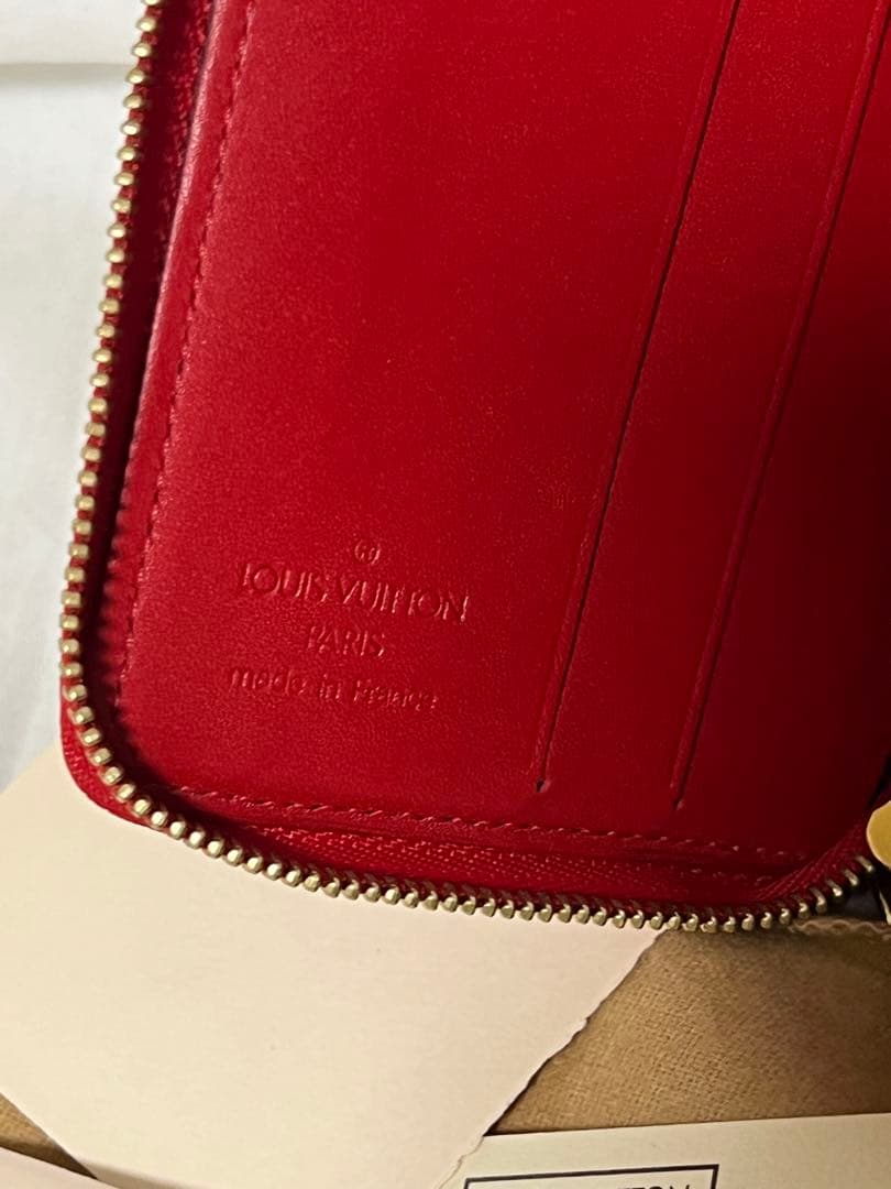 Louis Vuitton 赤 レザー エナメル 二つ折り財布