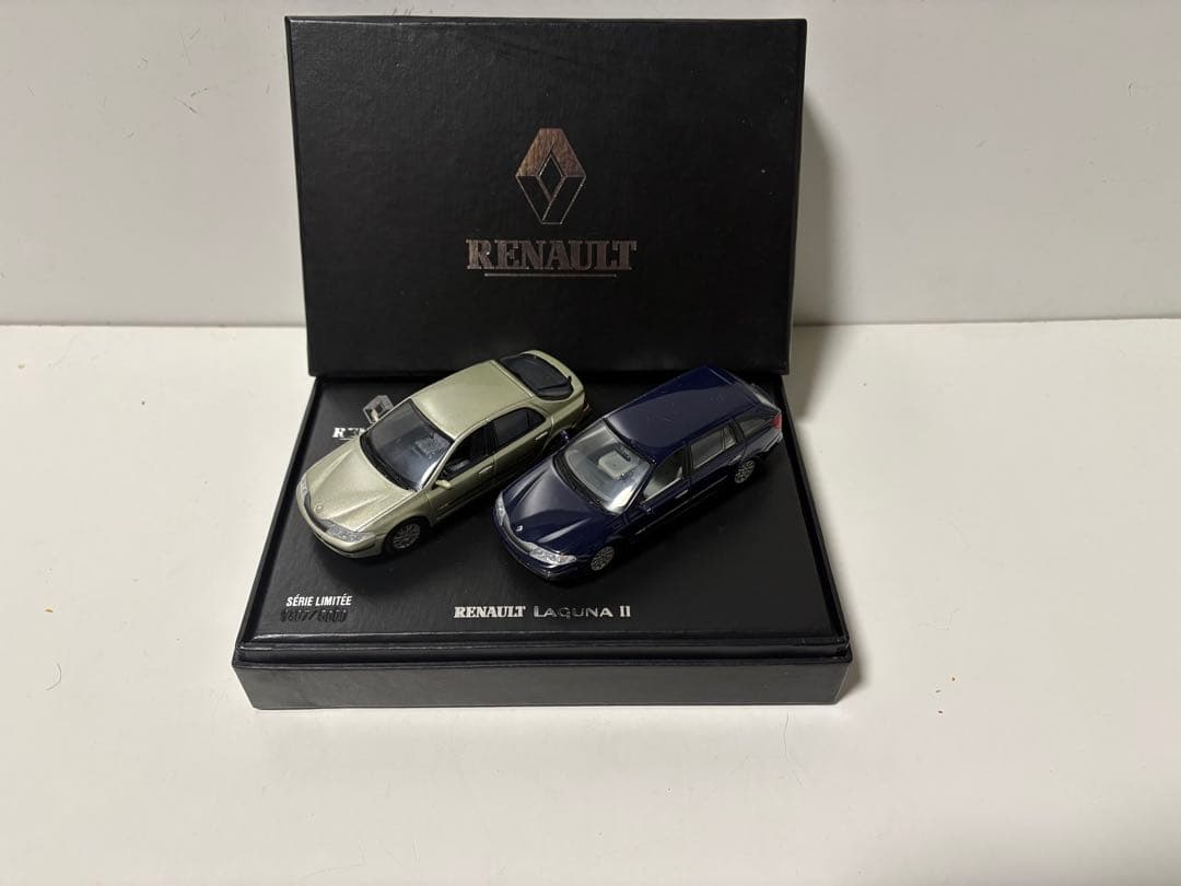 激レア！限定5000台 シリアル番号ルノー ラグナ II ミニカー 2台セット