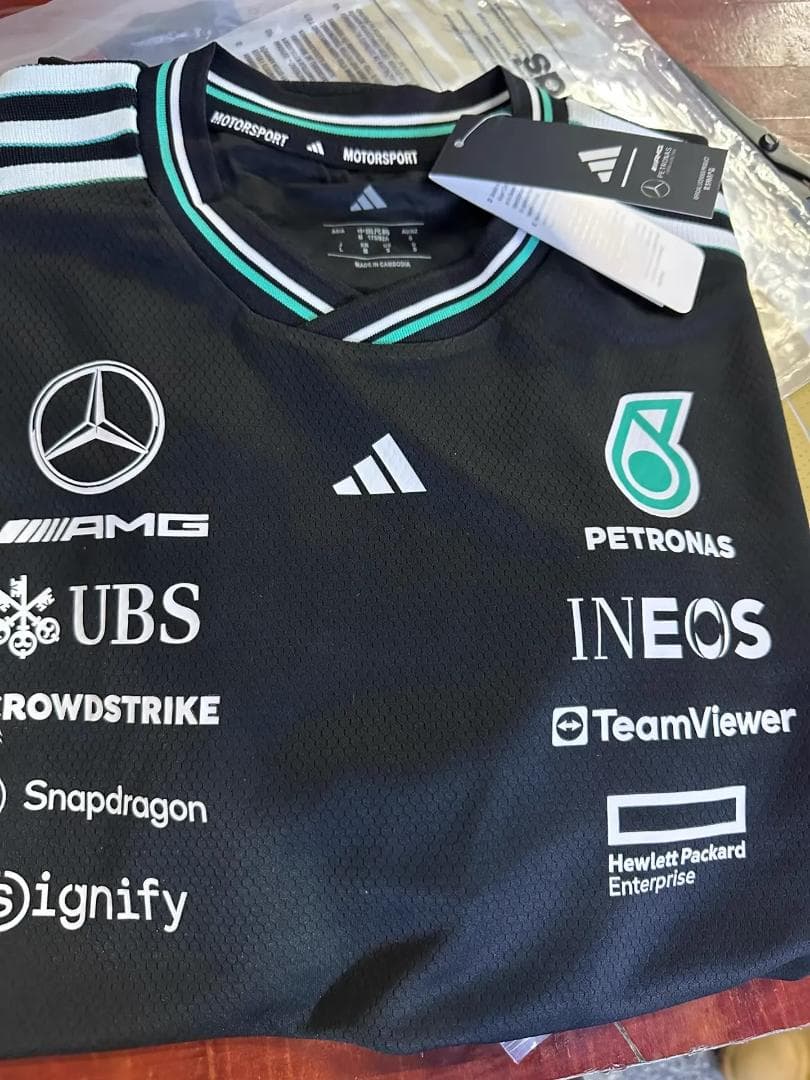 2025 年メルセデス - AMG ペトロナス F1 チーム T シャツ