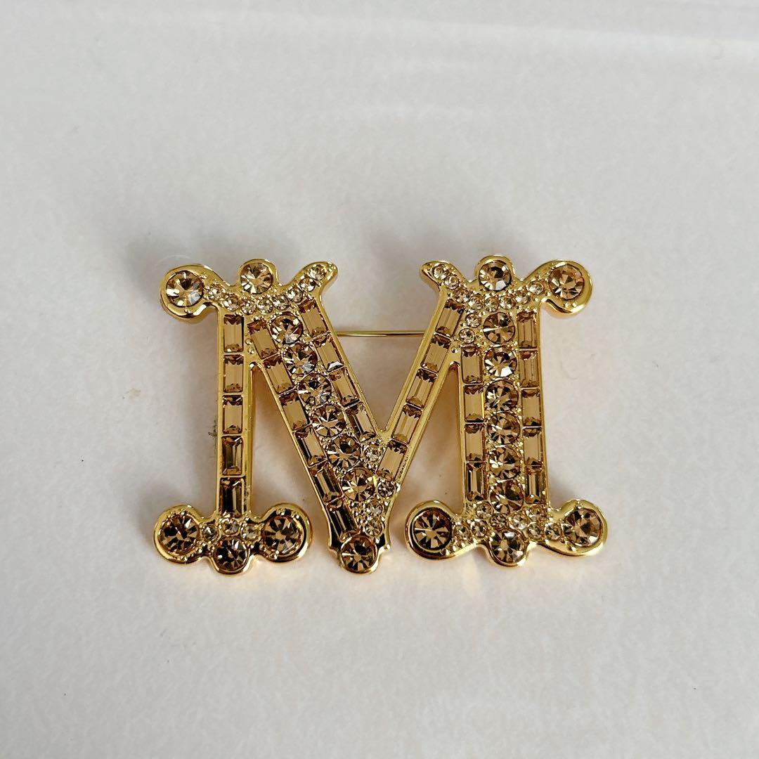 美品【Max Mara】　マックスマーラ　ブローチ　Mロゴ