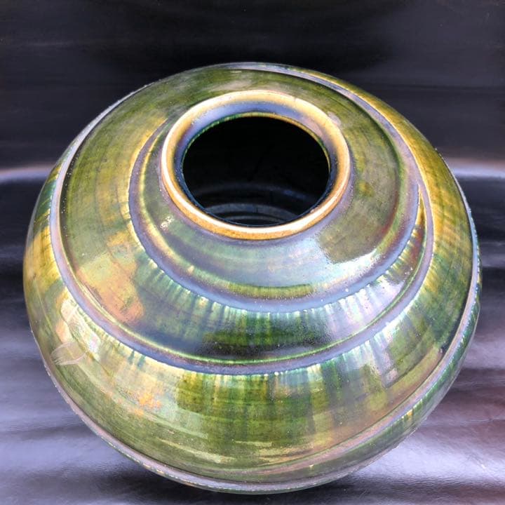 究極の美◼️蔵からかなり美しいエメラルドグリーンの見事な大きな壺、壷が出てきました