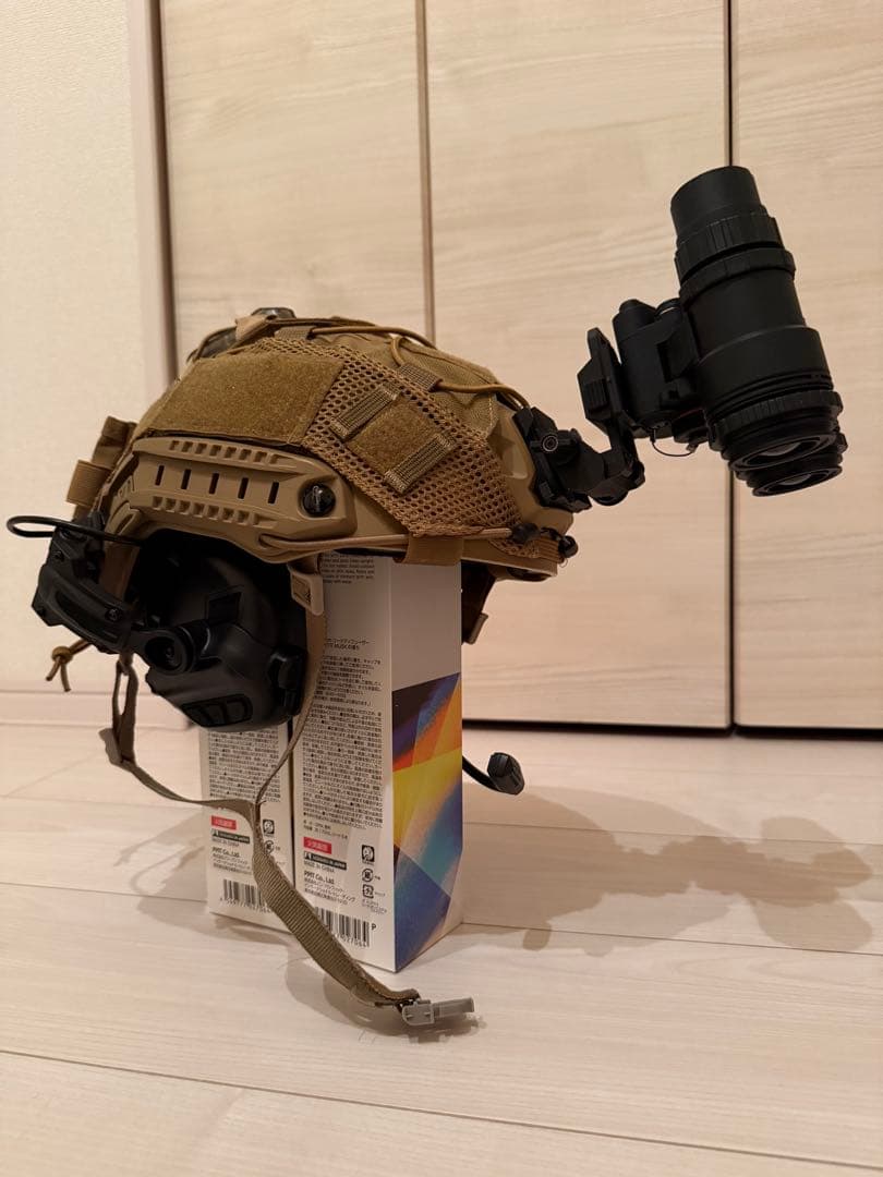 タンカラー モジュラー ヘルメット ダミーナイトビジョン、ヘッドセット付き