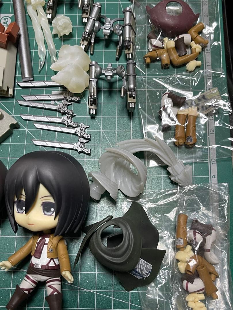 ねんどろいど リヴァイ お掃除　進撃の巨人　エレン　ミカサ