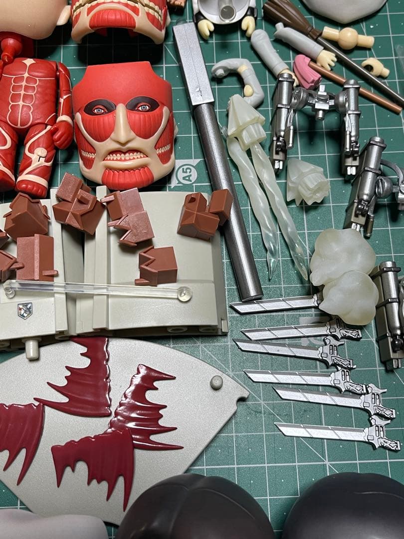 ねんどろいど リヴァイ お掃除　進撃の巨人　エレン　ミカサ