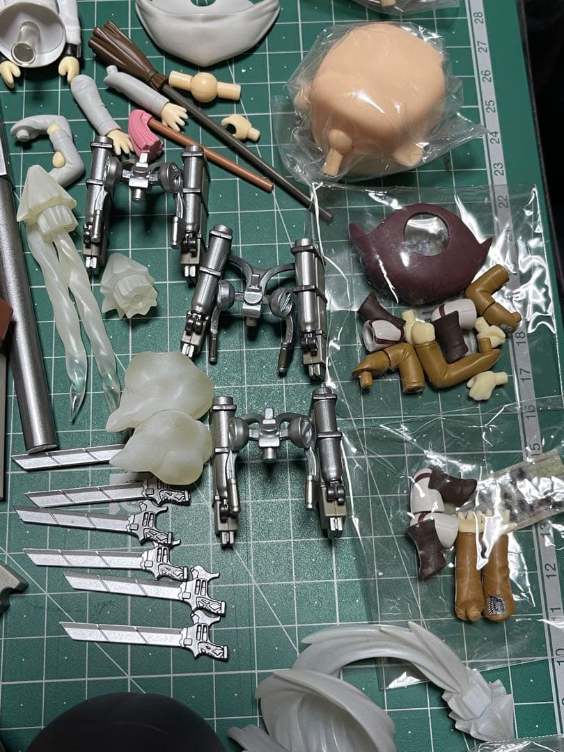 ねんどろいど リヴァイ お掃除　進撃の巨人　エレン　ミカサ