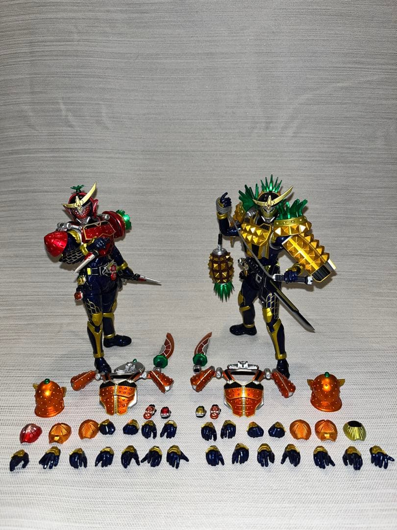 S.H.Figuarts(真骨彫製法) 仮面ライダー鎧武 イチゴ＆パインアームズ