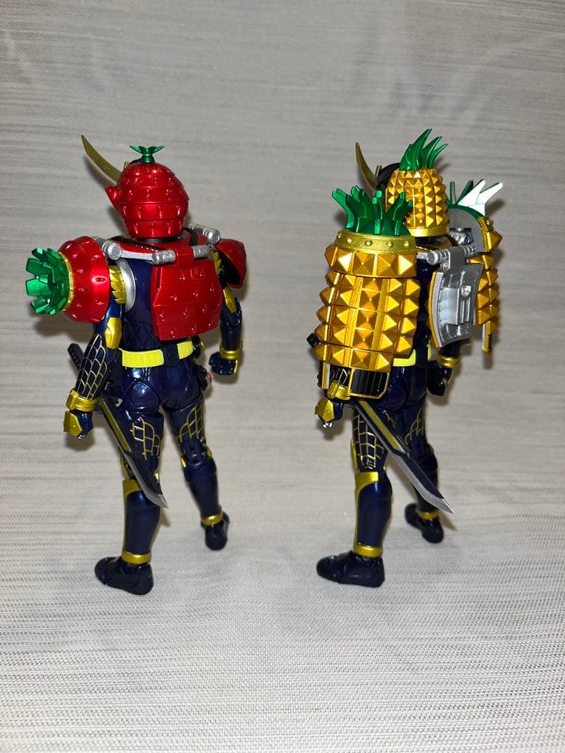 S.H.Figuarts(真骨彫製法) 仮面ライダー鎧武 イチゴ＆パインアームズ